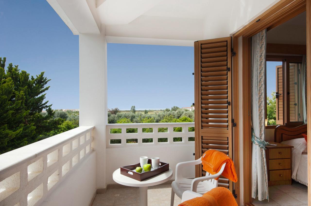 Three-Bedroom Villa with Private Pool (SummerBreeze)