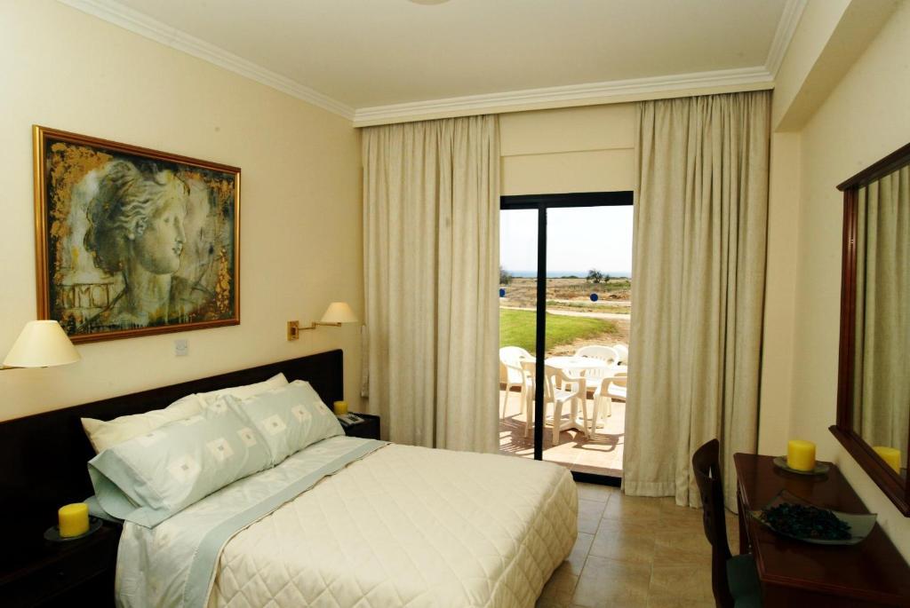 Family One-Bedroom Apartment (2 Adults + 1 Child)